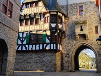 Schloss Burg Tagesfahrt mit Gänseessen ab Düsseldorf und Erkrath