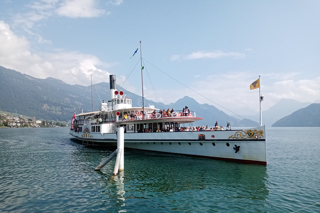 Vierwaldstättersee Bergabenteuer mit Bus, Bahn und Schiff