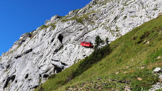 Vierwaldstättersee Bergabenteuer mit Bus, Bahn und Schiff
