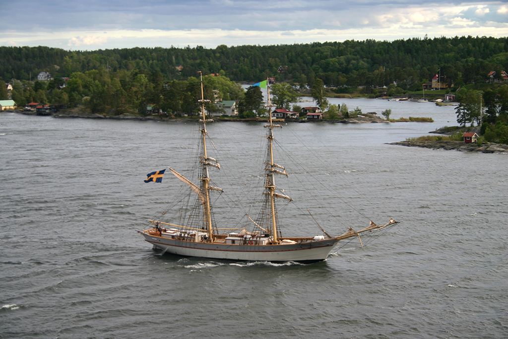 Schweden Rundreise: Schiff im Schärengarten