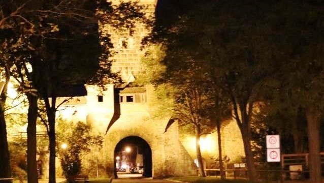 Rothenburg ob der Tauber das Stadttor bei Nacht